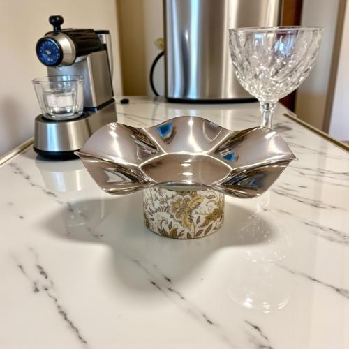 ًصحن استيل بقاعدة