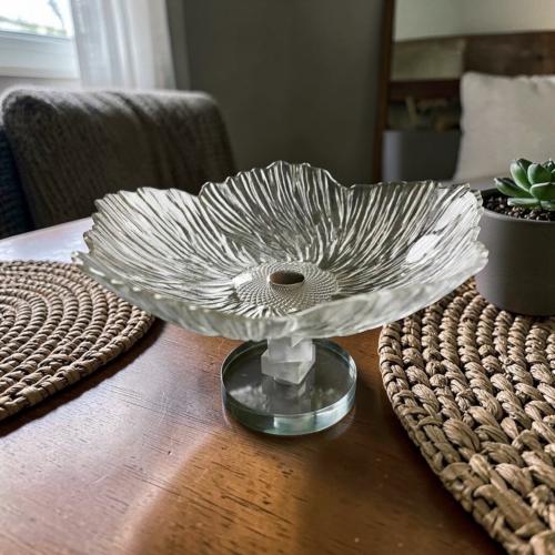 صحن زجاج شفاف بقاعدة