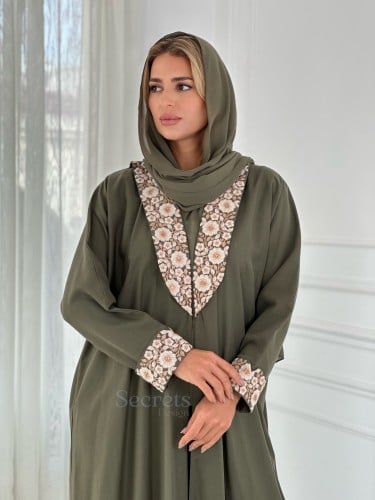 عباية زيتي غامق مع تطريز خيط