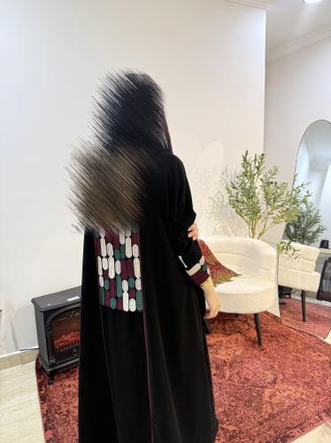 عبايه نص كلوش سوداء مطرزة