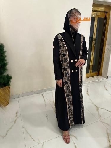 عباية كوت مبطنة مزينة بجاكار اسود وذهبي