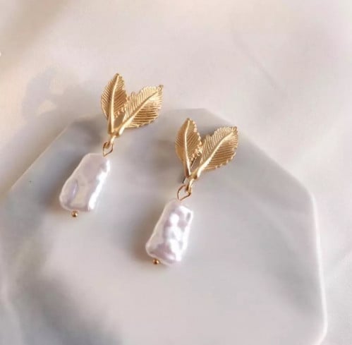 حلق الأوراق مطلي بالروديوم بتعليقة لولو