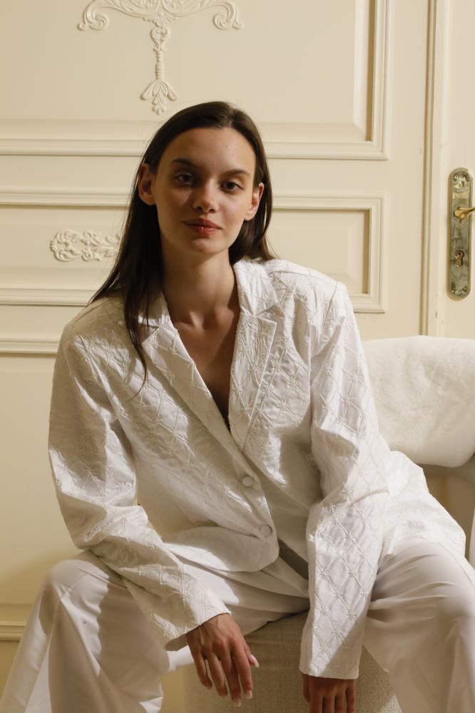 WHITE VERSAILLES SUIT