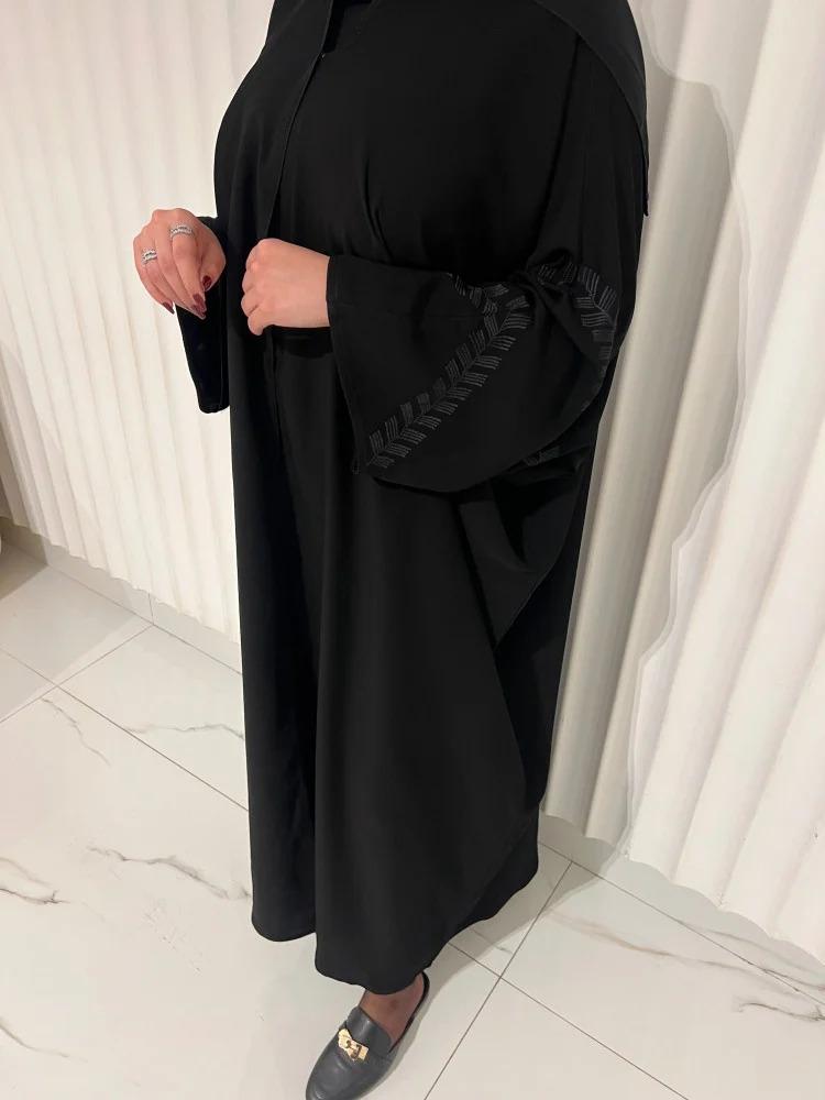 عبايات تُخفي البطن