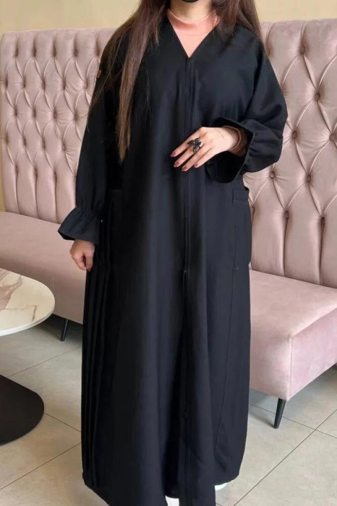 عبايات تناسب الأكتاف العريضة