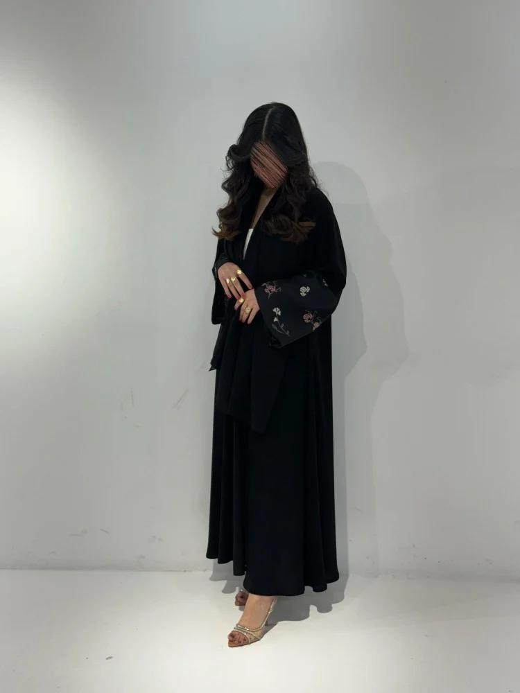 موديلات عبايات سوداء مناسبة للسهرات