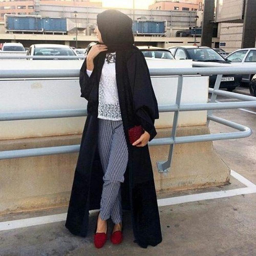 كيف تختارين عباية بلون أسود