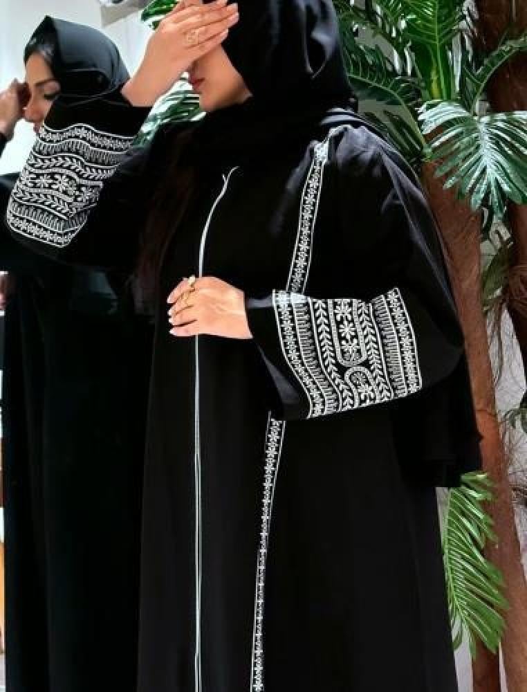 عبايات أنيقة للمرأة العملية