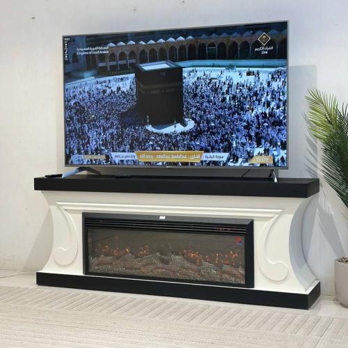 دفاية ديكور باللون الأبيض  مع الأسود