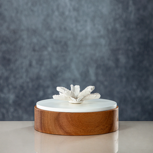 علبة حلويات دائرية من مجموعة فلورا