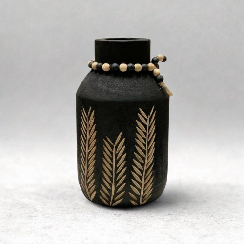 فازة خشبية مع مسبحة