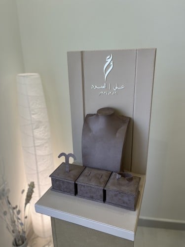 ستاند عرض زواج مع اكسسوارات