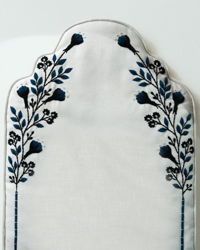 W-02 سجادة صلاه كبيرة مبطنة، مطرزة تطريز يدوي، مع جلال/شرشف صلاة (شرشف الصلاة قطن طبيعي سادة لف مفتوح بدون أكمام)