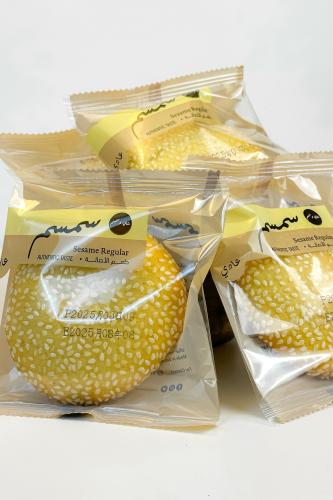 كرتون كعك سمسم بر حبات مغلفة