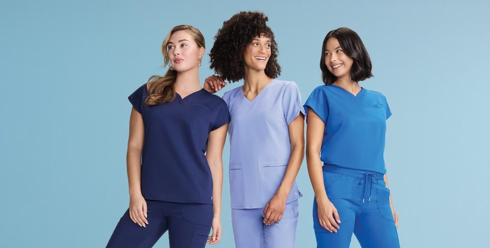 دليلك الشامل لأنواع الأقمشة الأساسية في الزي الطبي بمتجر ملاك