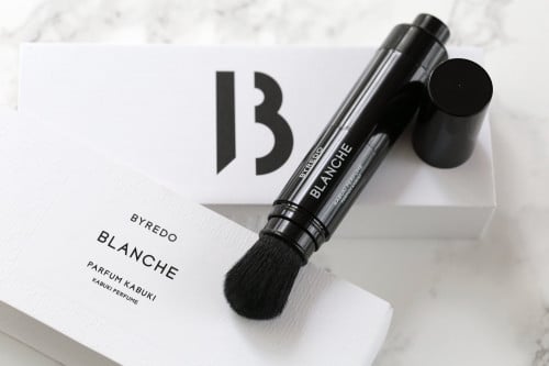 بودره جسم مع فرشه معطره برايحه بلانش حجم 7 غرام