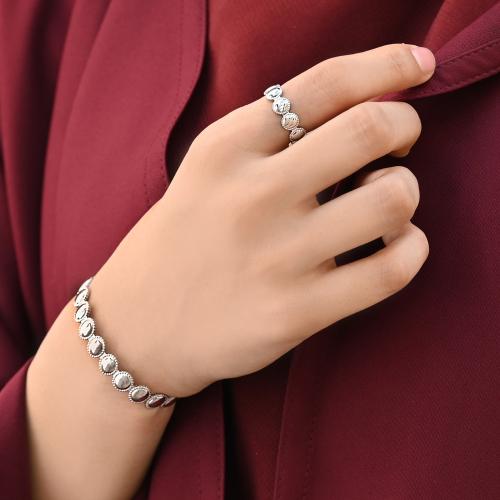 طقم اسوره مع خاتم فضي بنقشه دائرية أنيقة