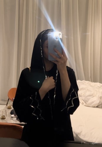 عبايه باكمام ترتر فضي وفصوص سوداء