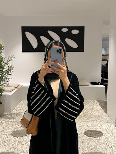 عباية مخمل زيتي +اكمام شك