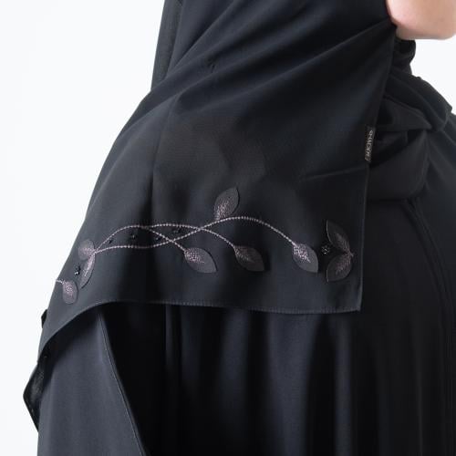 طرحة بتطريز اوراق الشجر