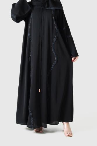عباية مزينة بتطريز ناعم باللون الكحلي