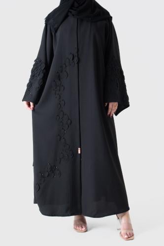 عباية من الكريب مطرزة