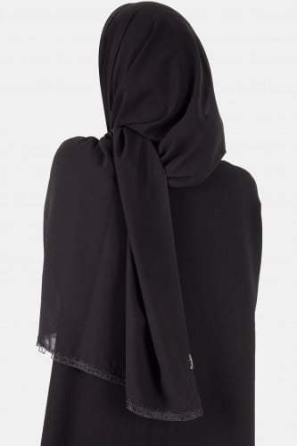 طرحة بتطريز على الطرف