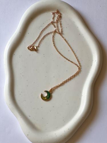 عقد نصف القمر