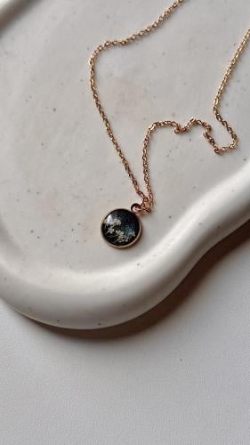 عقد زهرة الغنفثيلا