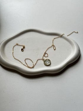 عقد بالأحجار الكرستال