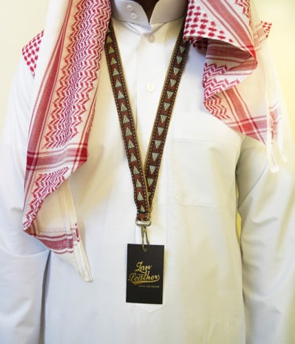 علاقة بطاقة عمل لون بني