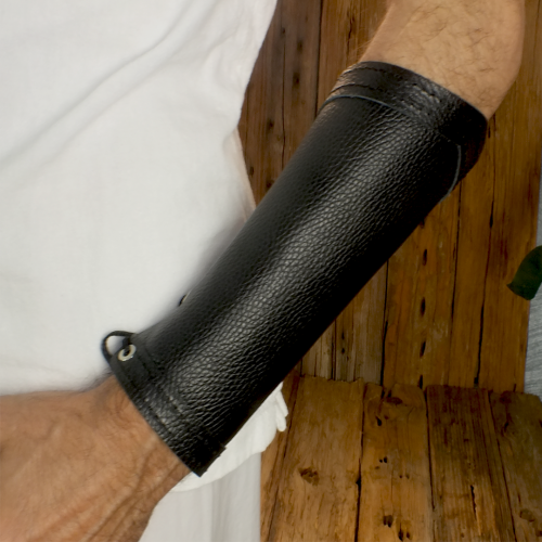 درع واقي للمعصم زي حربي أسود