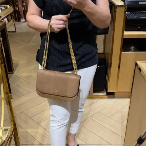 شنطة tory burch جملي حجم وسط
