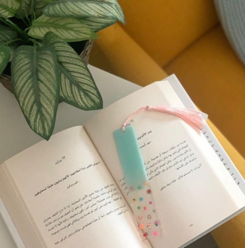 فاصل كتاب بقطع الفواكه