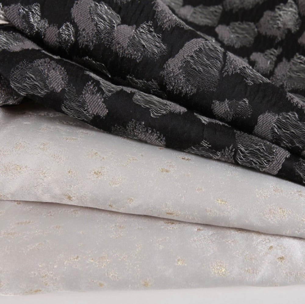 غطاء وسادة منقط