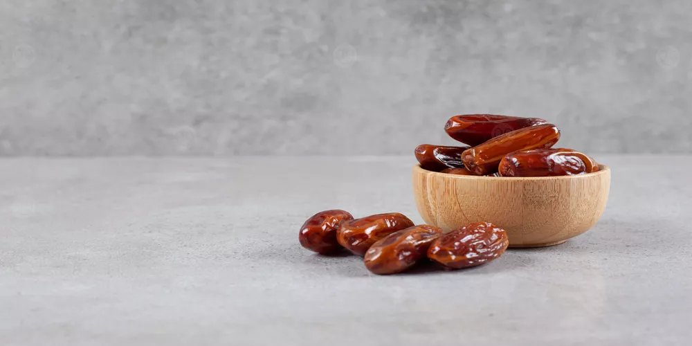 كل ما تحتاج معرفته عن فوائد التمور والعسل: طعام صحي من عقيل الحبيب