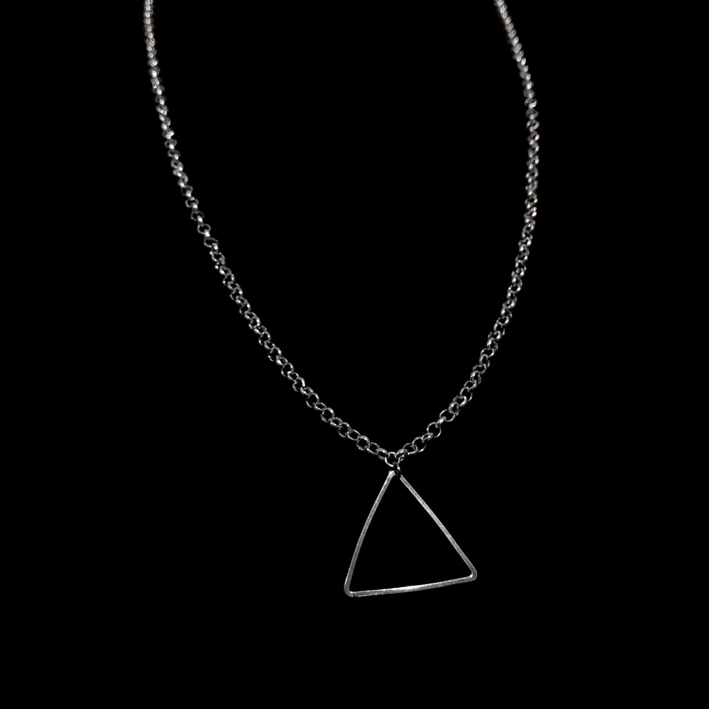 سلسال مع تشارم مثلث | Triangle necklace