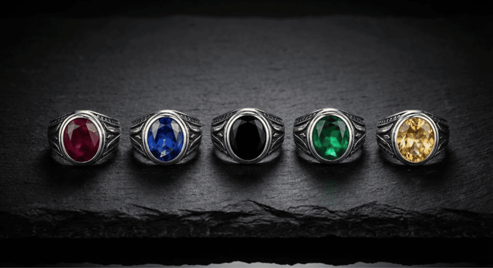 ألوان الخواتم وتأثيرها على الإطلالة