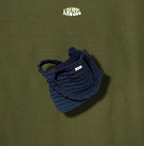 Wavy blue tote bag