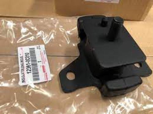 كرسي مكينة هايلكس 2006