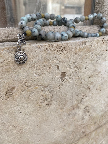 سُبحة حجر لون رمادي