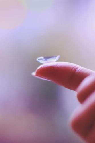 نصائح مهمة لمرتدين العدسات اللاصقة