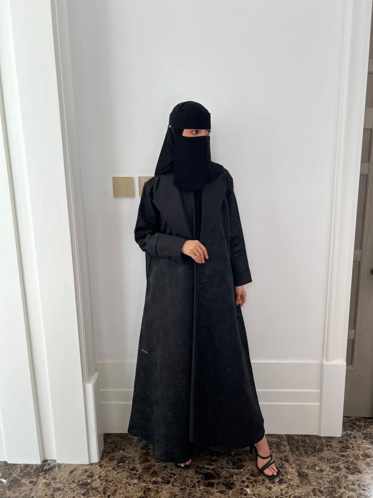 Abaya Ru a Indian jacquard with plain collar and sleeves
