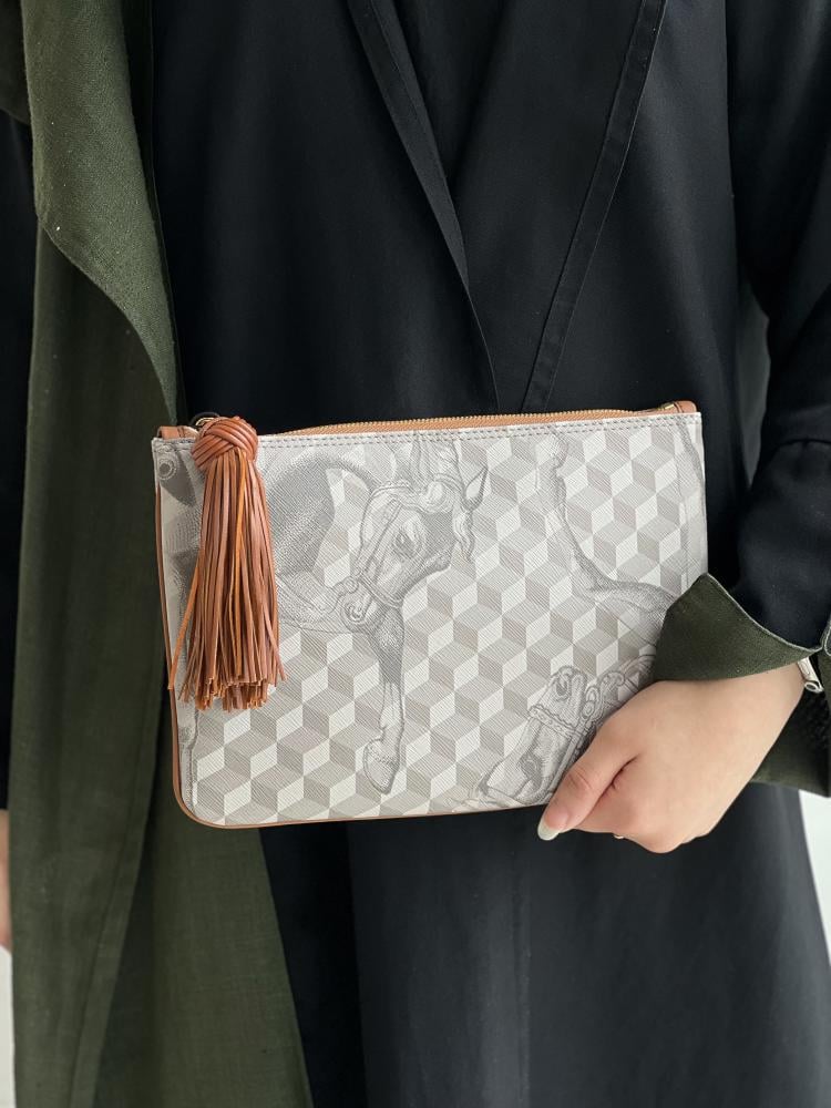 لوب نوير | TASSEL POUCH Cheval Sand/Toffee