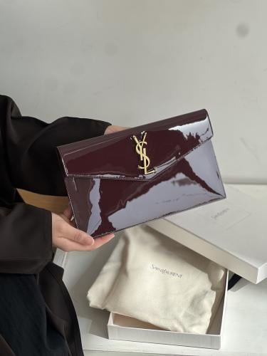 سان لوران | UPTOWN POUCH IN PATENT LEATHER