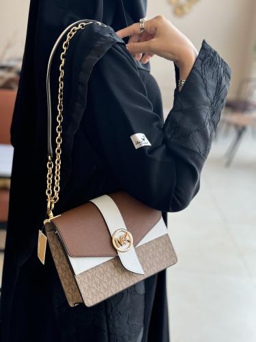 مايكل كورس | Greenwich Small Color-Block Logo and...