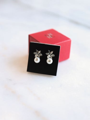 كارولينا هيريرا | CRYSTAL JASMINE DROP EARRINGS