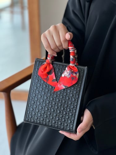 كارولينا هيريرا | MINI SHOPPING CHIC | SMALL CROSS...