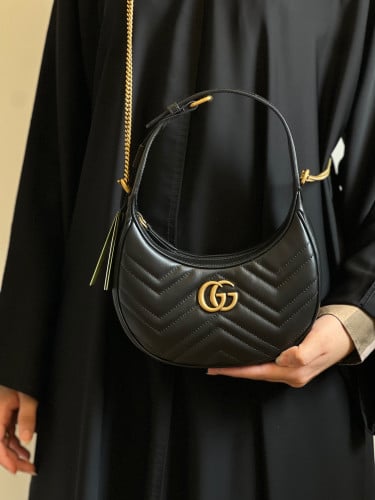 قوتشي | GG Marmont half-moon-shaped mini bag