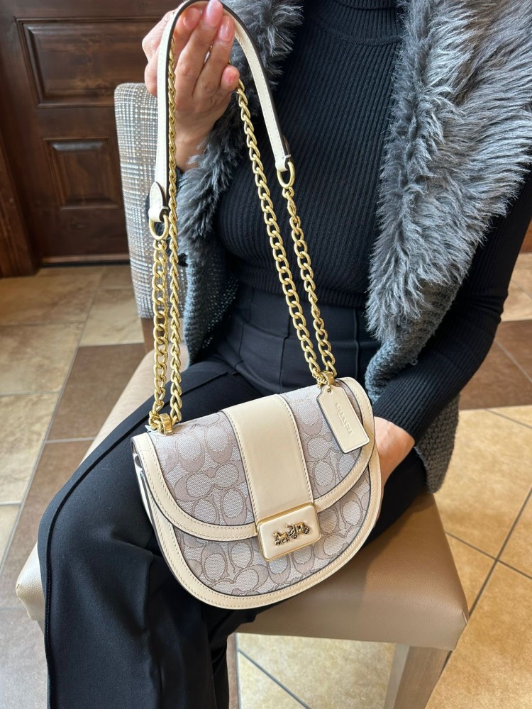 كوتش | Alie Saddle Bag In Signature Jacquard